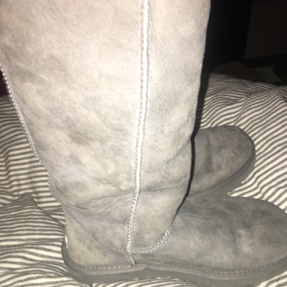 High Top UGGS - Picture 2 of 4